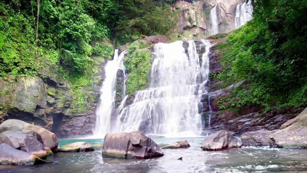 cascade Costa Rica